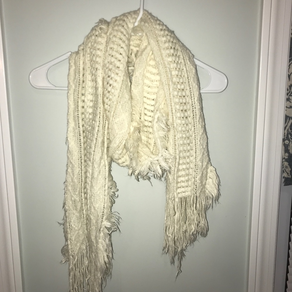 Off white knitted scarf